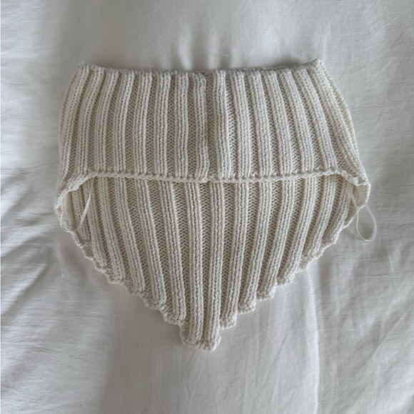 JLUXLABEL White Ribbed Crop Top - Picture 4 of 4